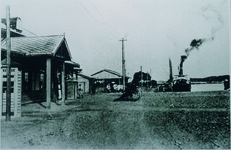 船車連絡（左：小松島駅　右：小松島旧港）