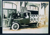 小松島港待合室前の貨物自動車