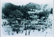 牟岐線開通で賑わう由岐駅前