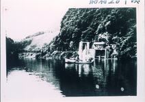 完成した追立ダムでの船遊び