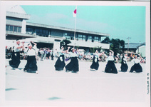 大刀踊り　２人１組で打ち、受けで踊る