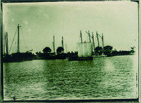 機帆船と漁船　機帆船は鉄道貨物と連絡している