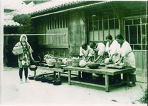 農家の炊事風景