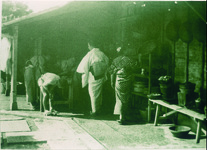 西野辛家　朝の炊事