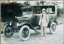 乗用車と記念写真