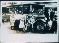 阿南乗合自動車と記念写真