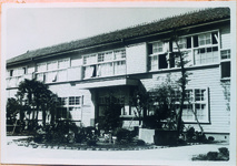 新築の羽ノ浦小学校