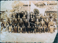 皇紀２６００年記念　羽ノ浦町役場前にて