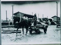 中島駅での木材運搬の荷車