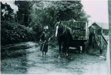 佐々木製材より中島駅へ向かう木材運搬の荷車