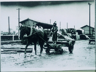 荷車の出荷（製材所）