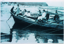 みなとで釣りを楽しむ子供たち