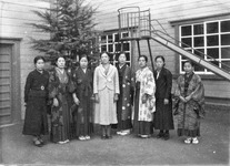 記念写真（滑り台の前で）