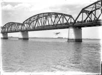 曲芸飛行（吉野川橋）