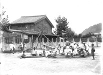 作業中の子どもたち