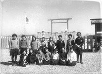 宮城遙拝所での記念写真