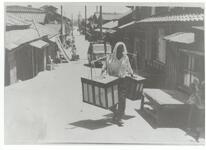 箱廻し人形（門付芸）・長持を運ぶ人