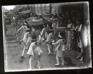 傘踊り？