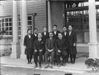 女学生と教師（男３人）