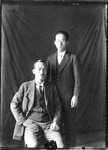 男性２人の肖像写真
