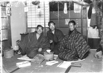 男性３人