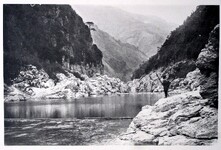 吉野川上流大歩危（写真）