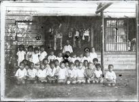 お祭りのお弁当を持って記念撮影