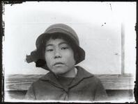 帽子を被った娘