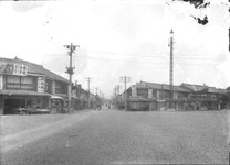小松島駅前の商店、二条通りと駅前広場