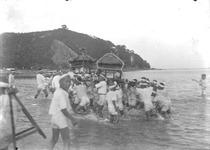 御輿　祭り　元根井海岸沖神社