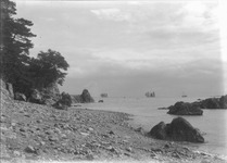 帆船　海岸、弁天社の裏