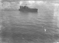 徳島歩兵第４３連隊・ランチに乗って軍艦にむかう賀陽宮