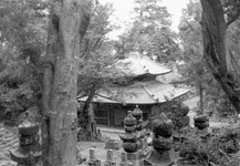 丈六寺金堂と墓