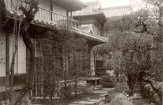 田岡旅館　庭園より裏座敷を望む