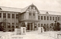 徳島中学校玄関正面