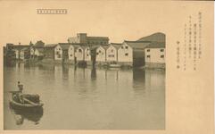 新町河畔に立並ぶ藍倉