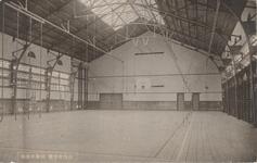 徳島中学校　体育館内部