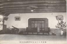 新装成れる立江小学校講堂内部