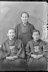 男女記念写真（洋装）